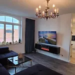 Premium Gruppen-apartments In Gruenderzeit-villa Mit Schlossblick Und Parkplatz 16 Gaeste Вилла