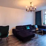 Вилла Premium Gruppen-apartments In Gruenderzeit-villa Mit Schlossblick Und Parkplatz 16 Gaeste
