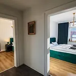 Premium Gruppen-apartments In Gruenderzeit-villa Mit Schlossblick Und Parkplatz 16 Gaeste *