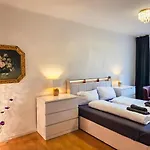 Premium Gruppen-apartments In Gruenderzeit-villa Mit Schlossblick Und Parkplatz 16 Gaeste * Вернигероде