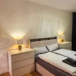 Вилла Premium Gruppen-apartments In Gruenderzeit-villa Mit Schlossblick Und Parkplatz 16 Gaeste