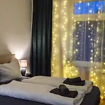 Вилла Premium Gruppen-apartments In Gruenderzeit-villa Mit Schlossblick Und Parkplatz 16 Gaeste *