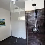 Вилла Premium Gruppen-apartments In Gruenderzeit-villa Mit Schlossblick Und Parkplatz 16 Gaeste