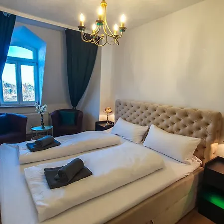 Premium Gruppen-apartments In Gruenderzeit-villa Mit Schlossblick Und Parkplatz 16 Gaeste