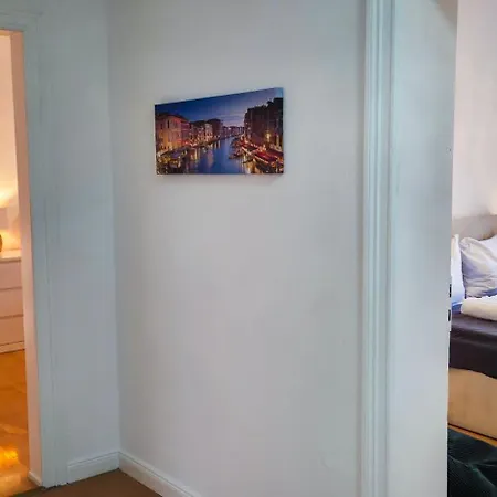 Villa Premium Gruppen-apartments In Gründerzeit-villa Mit Schlossblick Und Parkplatz 16 Gäste *