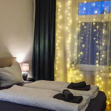 Villa Premium Gruppen-apartments In Gruenderzeit-villa Mit Schlossblick Und Parkplatz 16 Gaeste *