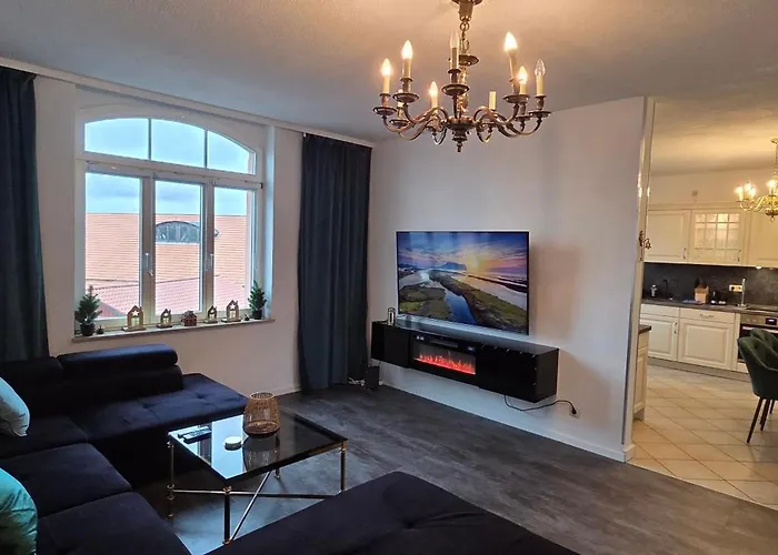 Premium Gruppen-apartments In Gruenderzeit-villa Mit Schlossblick Und Parkplatz 16 Gaeste Villa