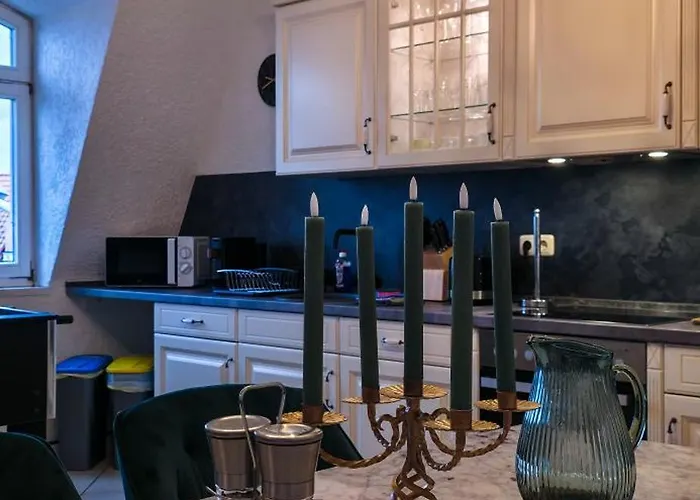 Villa Premium Gruppen-apartments In Gruenderzeit-villa Mit Schlossblick Und Parkplatz 16 Gaeste