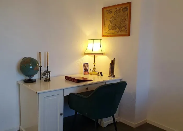 Villa Premium Gruppen-apartments In Gruenderzeit-villa Mit Schlossblick Und Parkplatz 16 Gaeste *