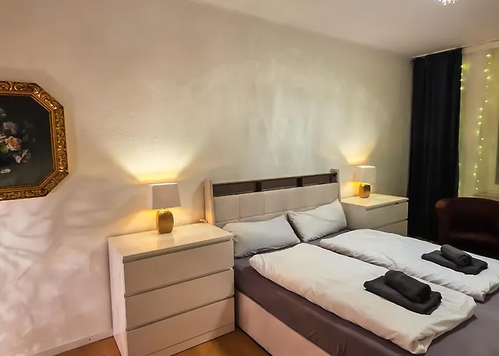 Villa Premium Gruppen-apartments In Gruenderzeit-villa Mit Schlossblick Und Parkplatz 16 Gaeste