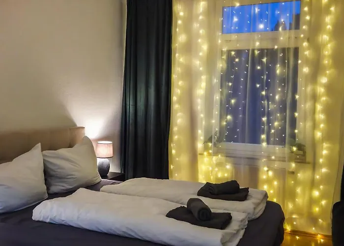 Villa Premium Gruppen-apartments In Gruenderzeit-villa Mit Schlossblick Und Parkplatz 16 Gaeste *