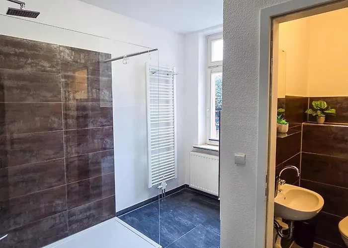 Villa Premium Gruppen-apartments In Gruenderzeit-villa Mit Schlossblick Und Parkplatz 16 Gaeste